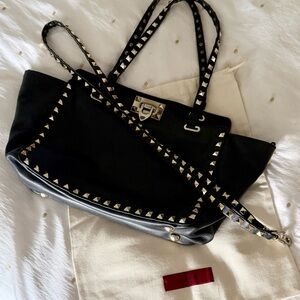 💯Authentic Valentino 🖤 Mini Rockstud Leather Tote!